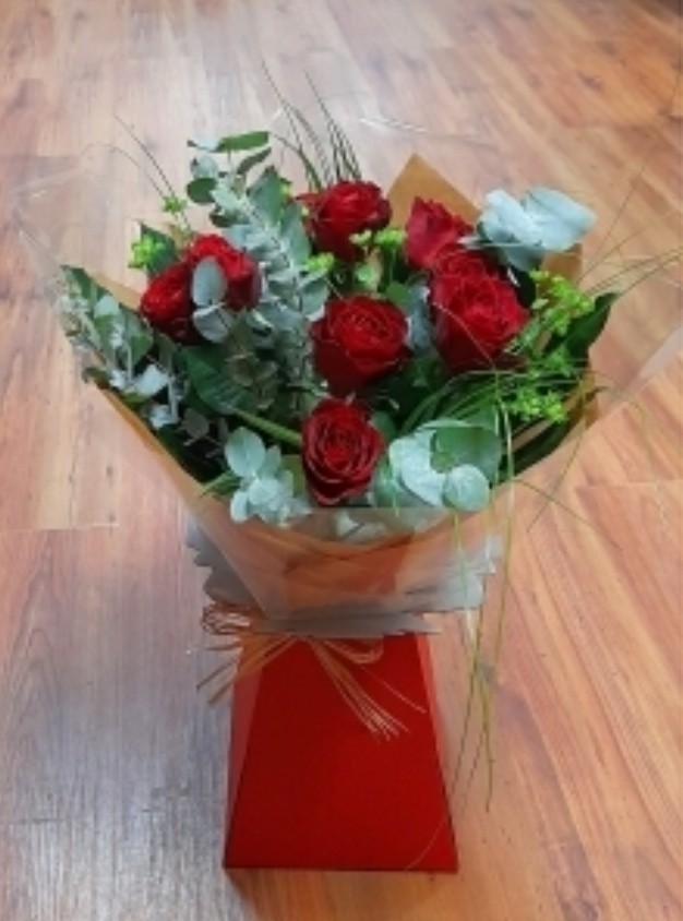 Valentine's Day 12 Red Rose Bouquet